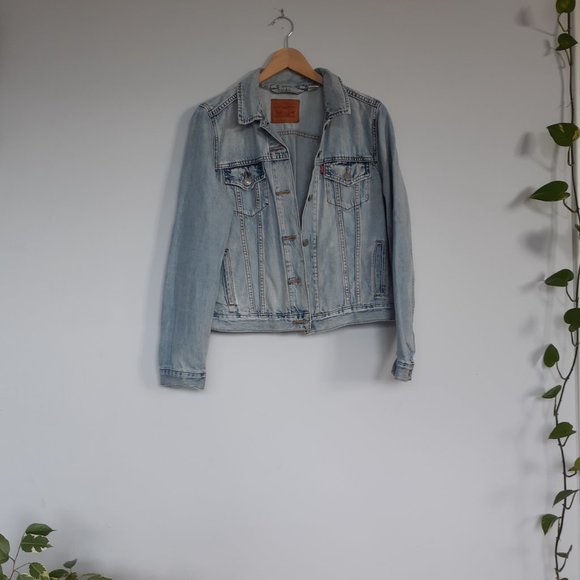 Levi's jean jacket - Picture 2 of 6